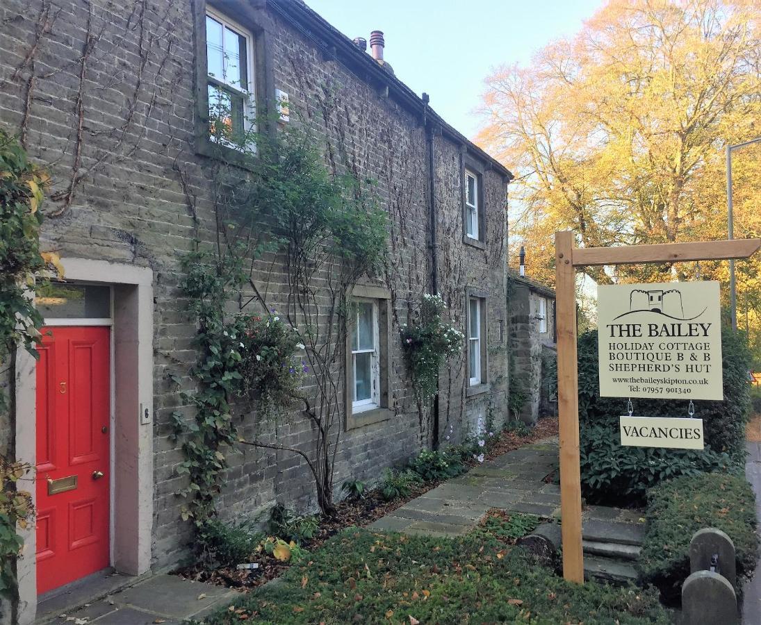 The Bailey Shepherd'S Hut And Holiday Cottage Skipton Exterior photo