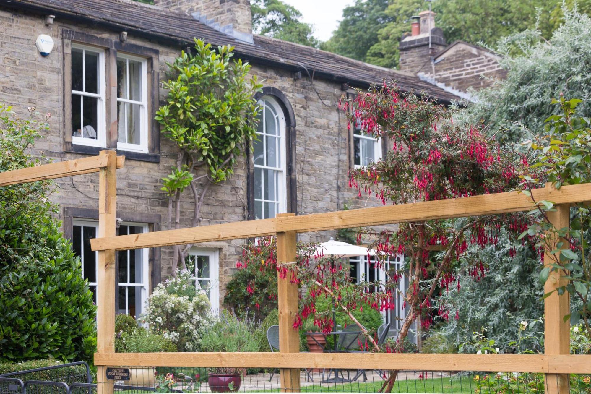 The Bailey Shepherd'S Hut And Holiday Cottage Skipton Exterior photo